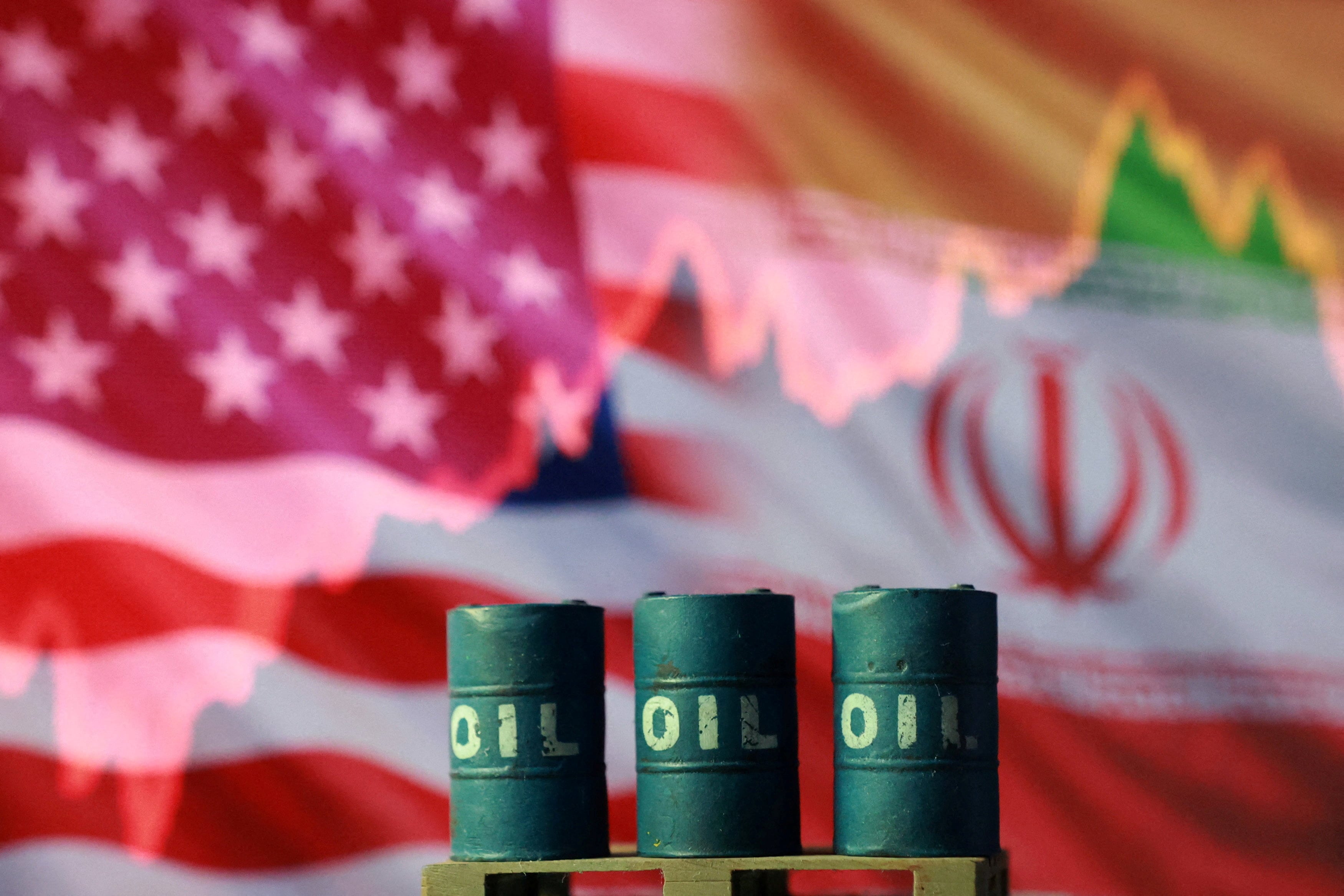 El precio del petróleo continúa subiendo por la guerra en Medio Oriente y agrava la incertidumbre sobre la economía mundial (REUTERS/Dado Ruvic/Illustración)
