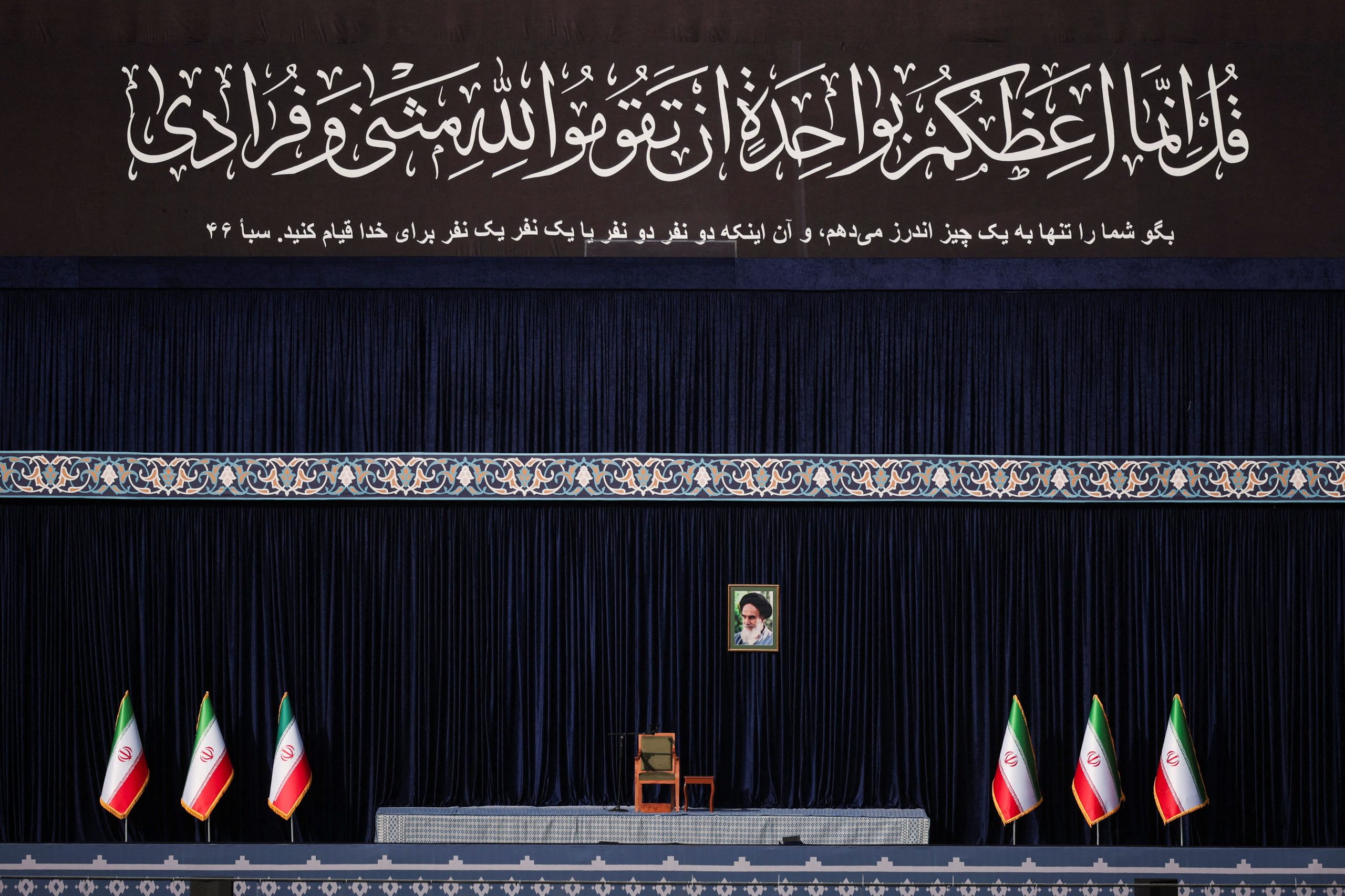 El régimen iraní dio inicio al funeral público del depuesto líder supremo Ali Khamenei entre gritos de “muerte a Estados Unidos”
