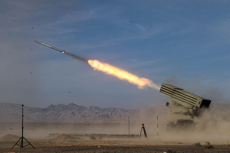 El régimen iraní lanzó misiles balísticos y drones contra Jordania, Kuwait, Bahréin y Qatar tras los bombardeos de EEUU