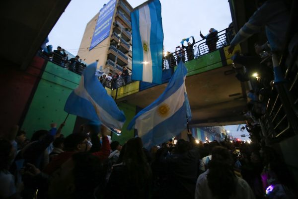 El túnel de Caseros se convirtió otra vez en una fiesta con el trombón de Joaquín Agüero