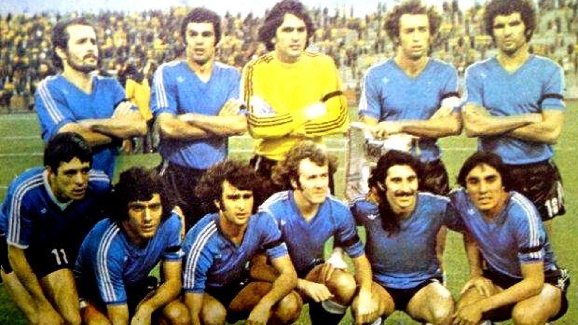 El equipo que enfrentó a Alemania Democrática en la despedida del Mundial '74. Parados: Jorge Carrascosa, Ángel Bargas, Ubaldo Fillol (que debutó ese día en la Selección), Enrique Wolff y Roberto Telch. Abajo: René Houseman, Miguel Brindisi, Mario Kempes, Carlos Babington, Rubén Ayala y Ramón Heredia.