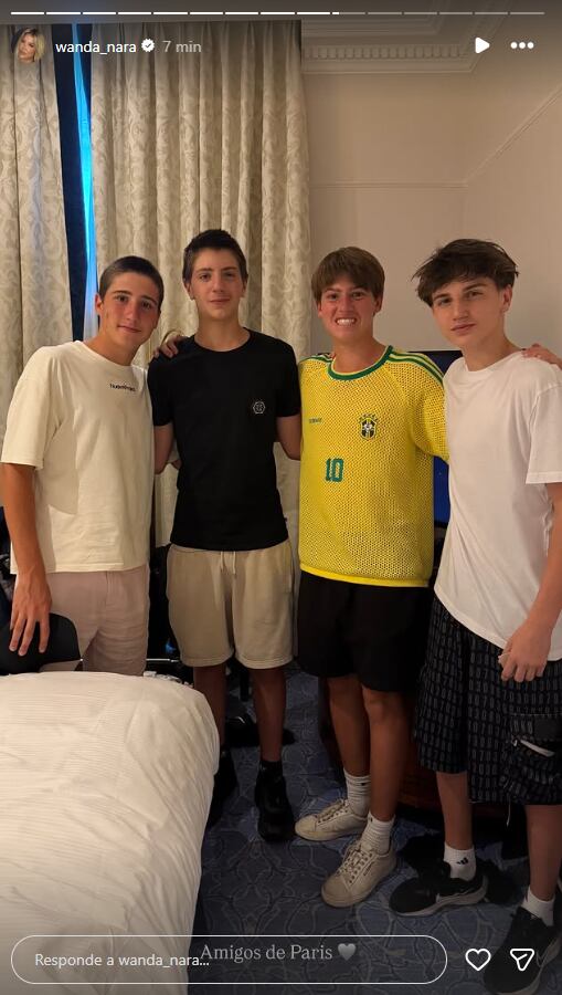 Constantino y Benedicto López se reencontraron con amigos durante su llegada a la capital francesa