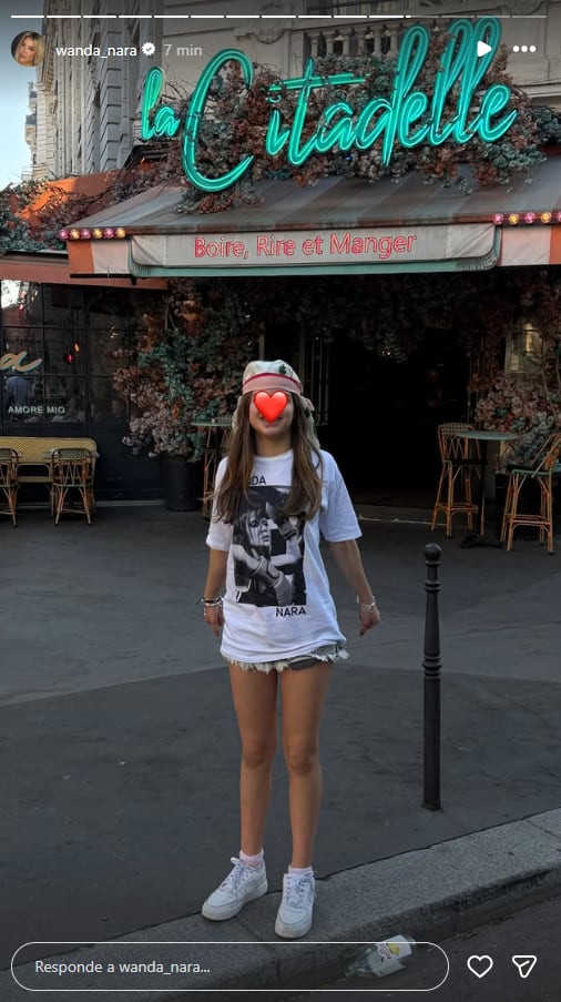 Francesca, la hija mayor de Wanda y Mauro Icardi, lució un look juvenil durante sus primeros paseos por la ciudad francesa (Instagram)
