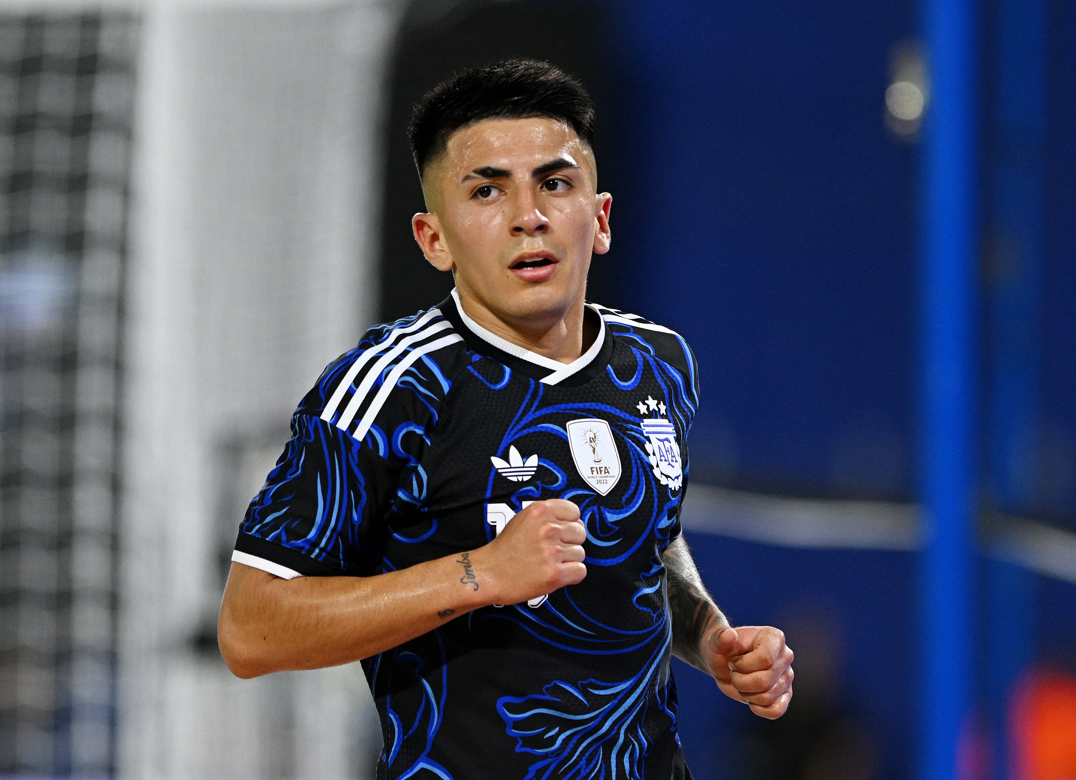 Thiago Almada fue titular en tres de los seis partidos de Argentina en el Mundial, ante Argelia, Austria y Cabo Verde (REUTERS/Rodrigo Valle)