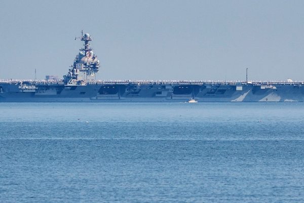 Estados Unidos advirtió que 20 buques de guerra patrullan Medio Oriente mientras Trump amenaza con nuevos ataques contra Irán
