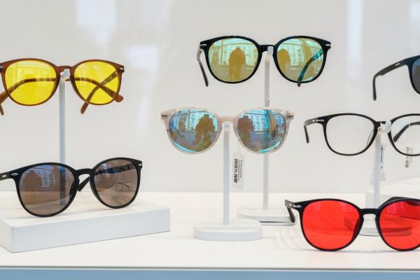Gafas con filtro amarillo y rojo: ¿son una moda o brindan protección real para la vista