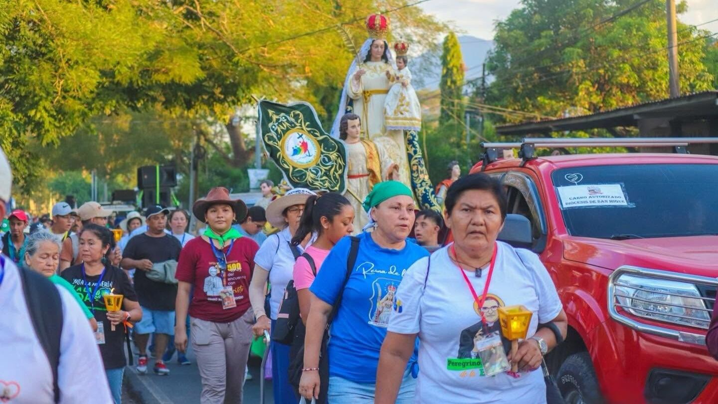 La peregrinación saldrá de la catedral el 1 de agosto, terminará al día siguiente en la cuna de Romero y permitirá sumarse por tramos, por jornada o durante todo el recorrido (Foto cortesía Camino de Monseñor Romero)