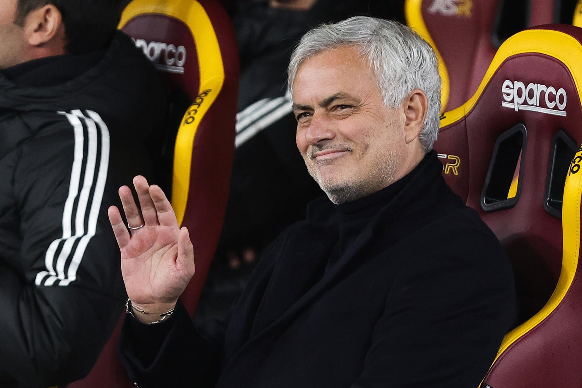 José Mourinho contó que a los 17 años entendió que no sería un gran jugador y afirmó que su hábitat natural sigue en el trabajo diario con una plantilla (Europa Press)