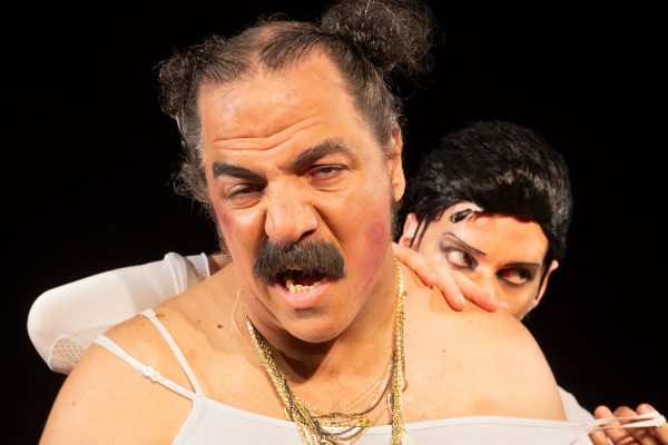 Juan Isola: “En el teatro independiente me puedo hacer preguntas que en el comercial no”