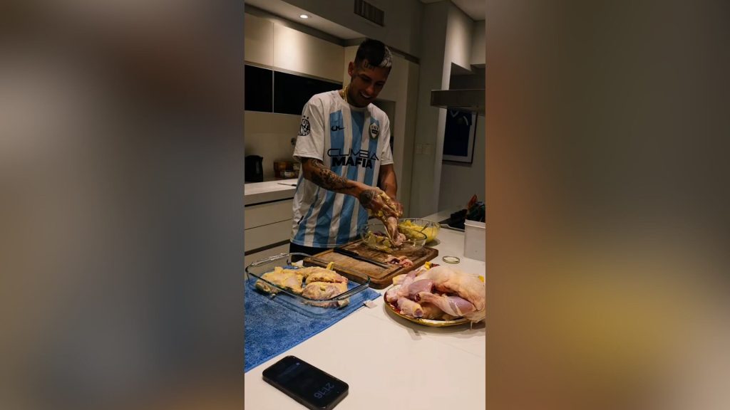 L-Gante mostró su nueva pasión en la cocina: “Debe ser porque terminaré en Masterchef”