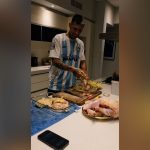 L-Gante mostró su nueva pasión en la cocina: “Debe ser porque terminaré en Masterchef”