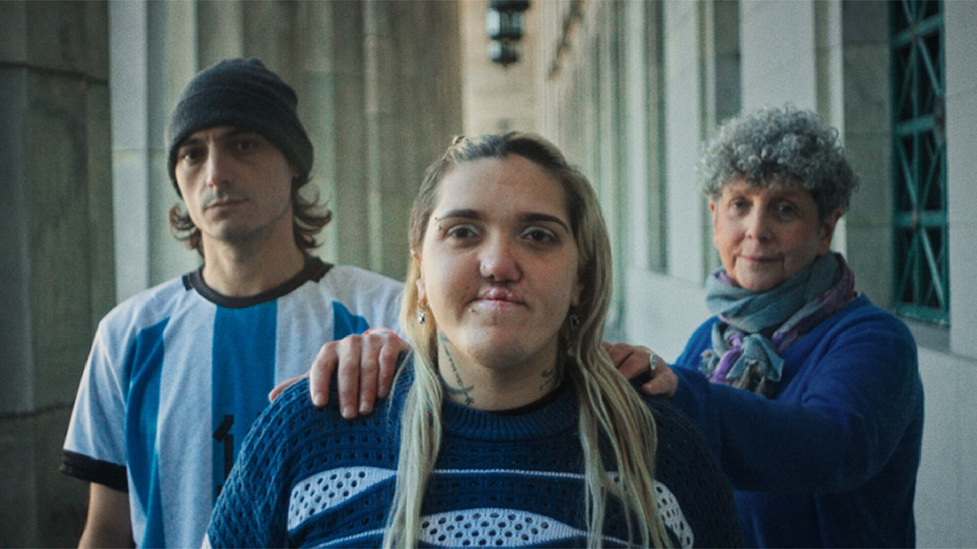 Jennifer en primer plano en el video de la AMIA. Su papá murió en el atentado de 1994 cuando tenía 31 años y ella 8
