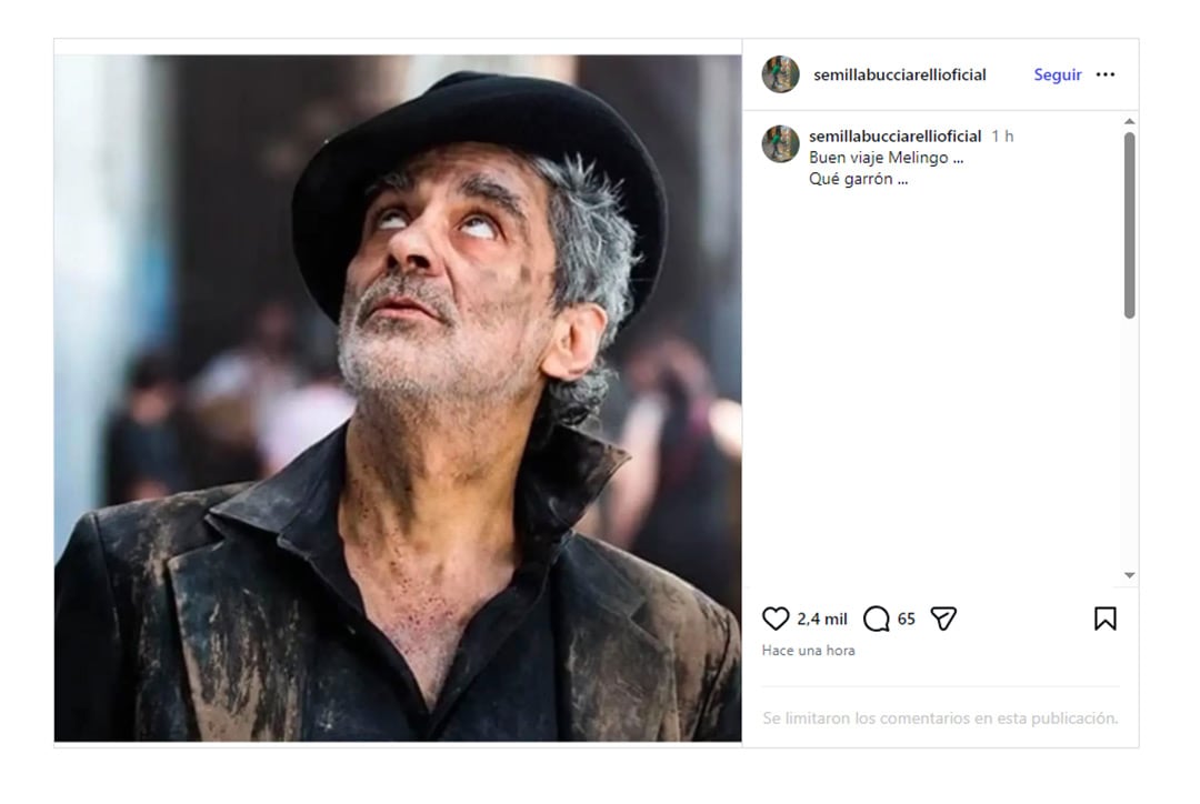 El músico y actor Melingo, con sombrero y rostro manchado, mira hacia el cielo en un retrato publicado en redes sociales como parte de su despedida.