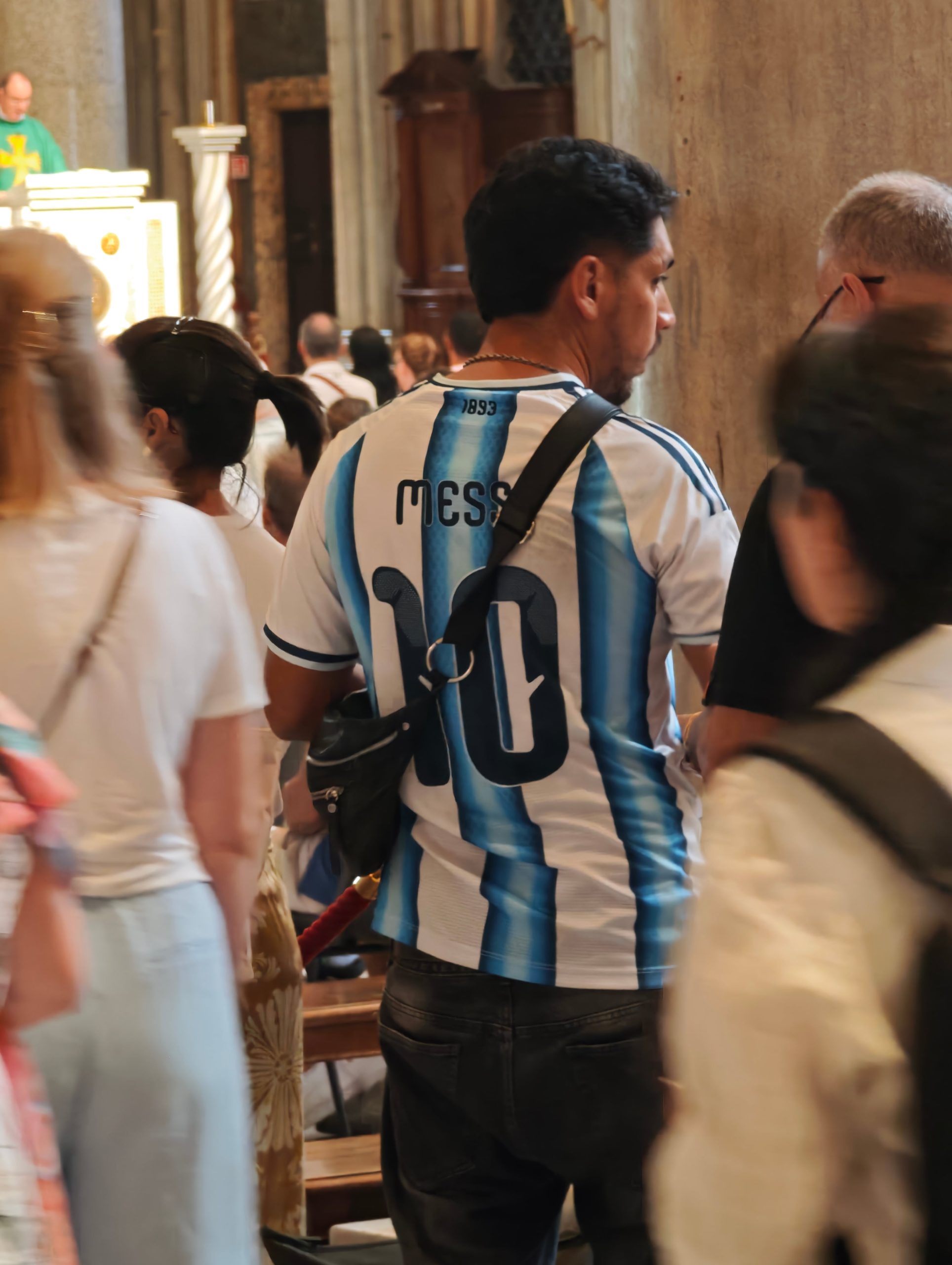 La misa “especial” frente a la tumba del papa Francisco antes de la final del Mundial de Argentina ante España