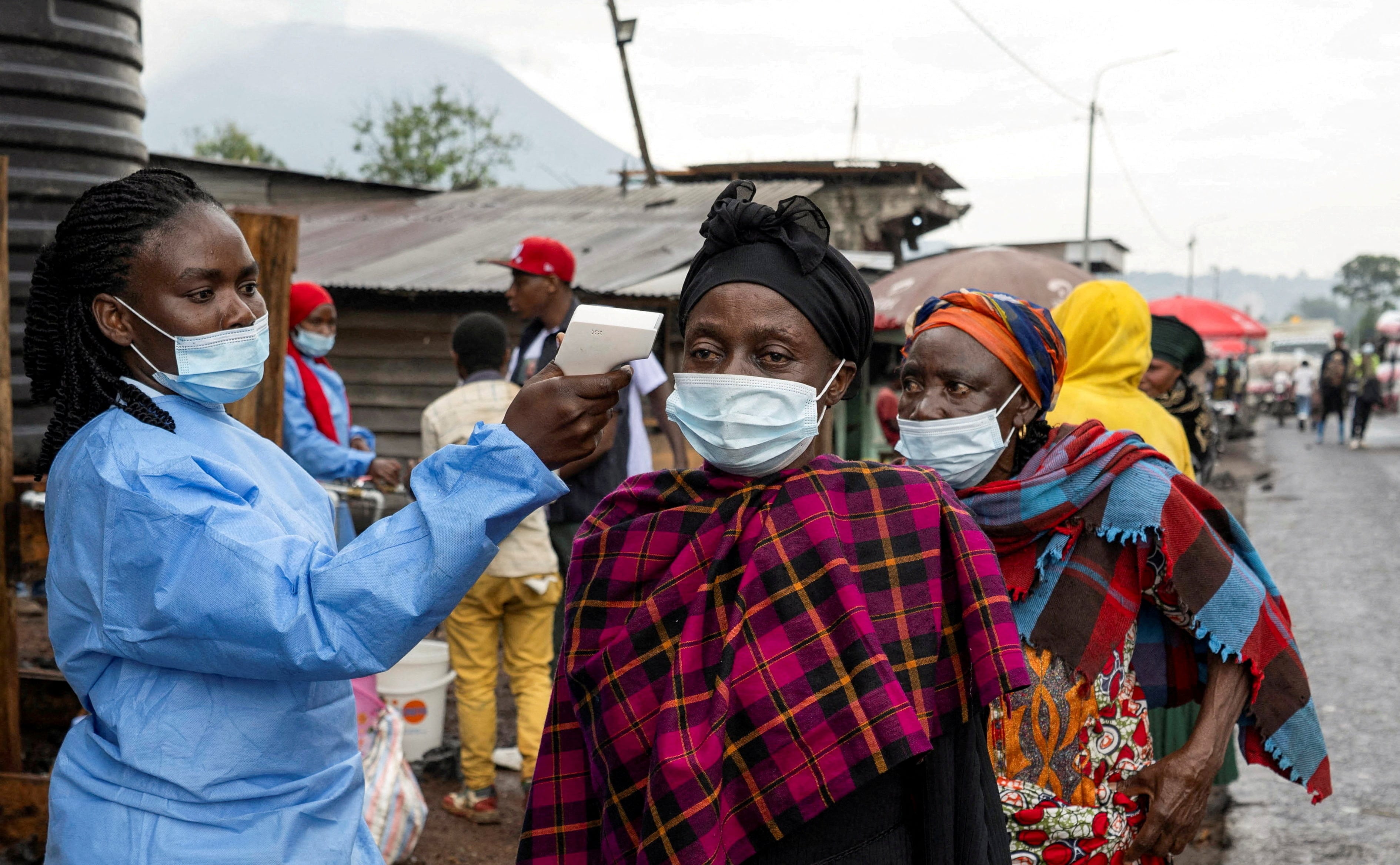 El brote de la especie Bundibugyo del virus del Ébola ya es el tercero más grande registrado, la emergencia supera la capacidad local e internacional (REUTERS/Arlette Bashizi)
