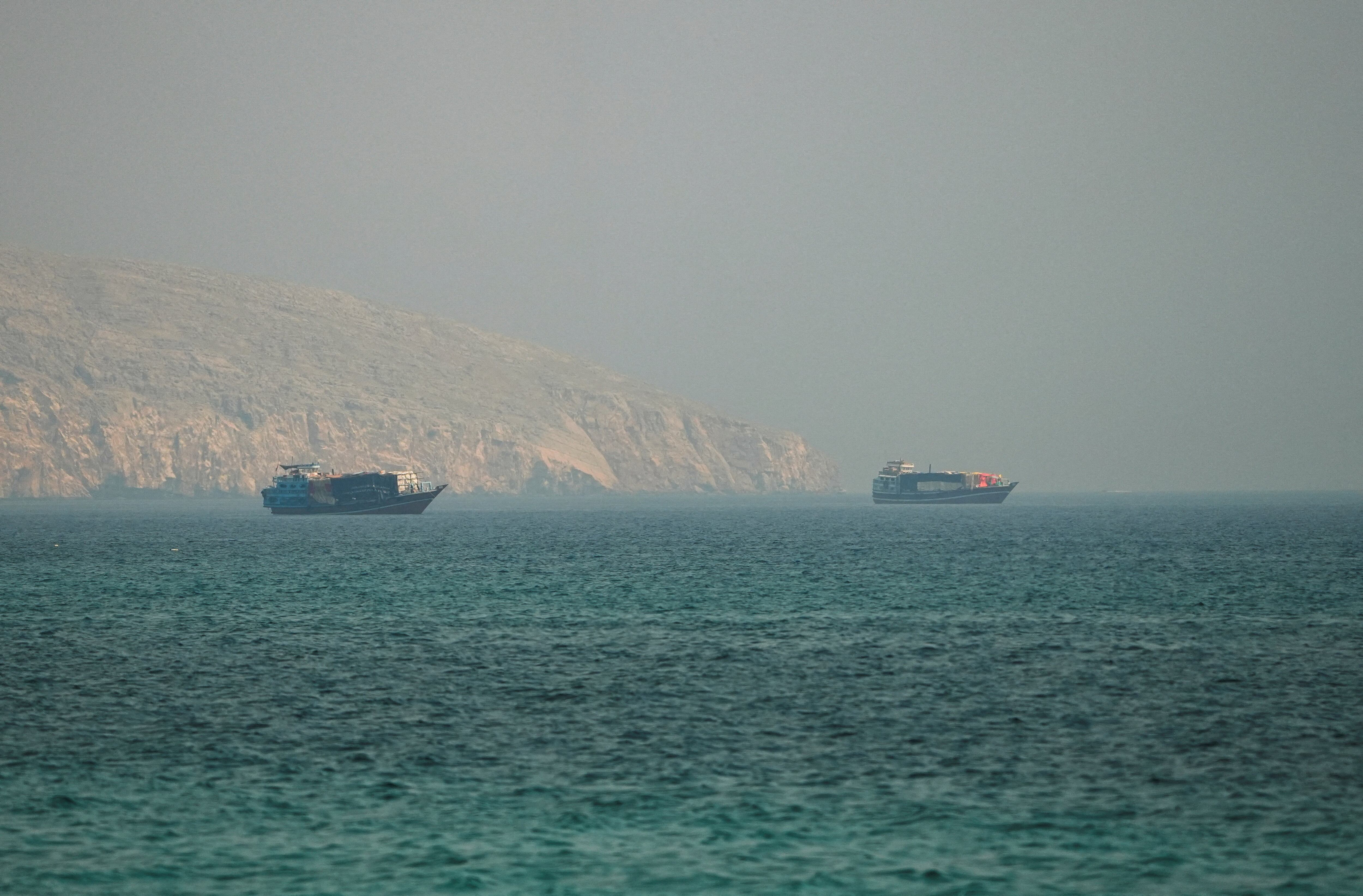 Barcos en el estrecho de Ormuz, vistos desde Musandam, Omán, el 9 de julio de 2026
REUTERS/Stringer