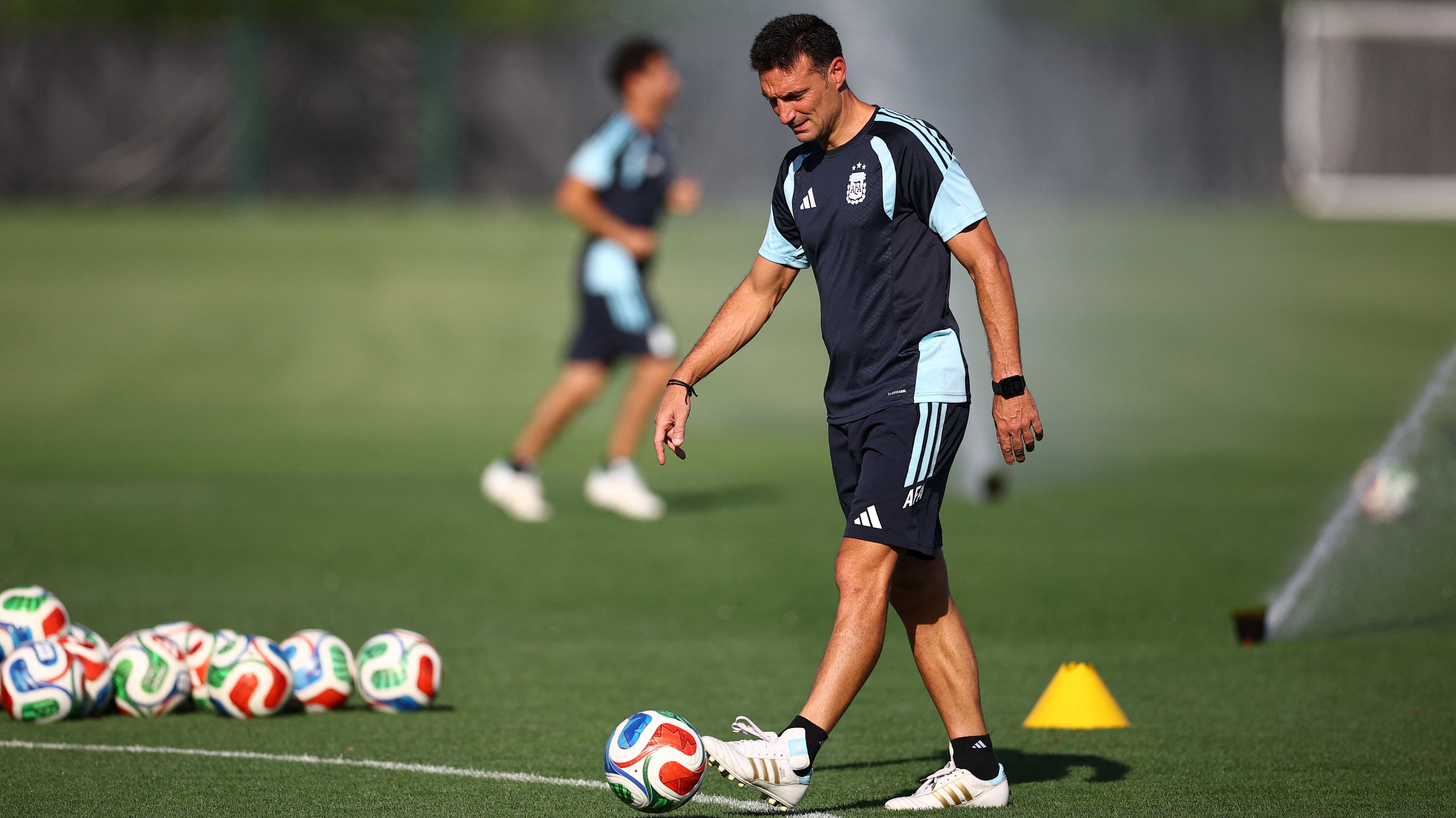 Lionel Scaloni cotejará el estado físico de su plantel y empezará a evaluar variantes de cara a la final contra España (REUTERS/Agustin Marcarian)