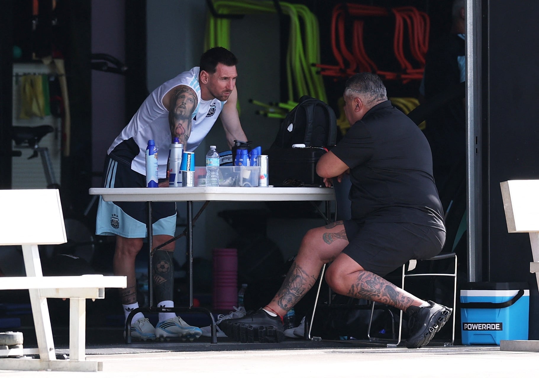 Messi con Claudio Tapia (REUTERS/Paul Childs)