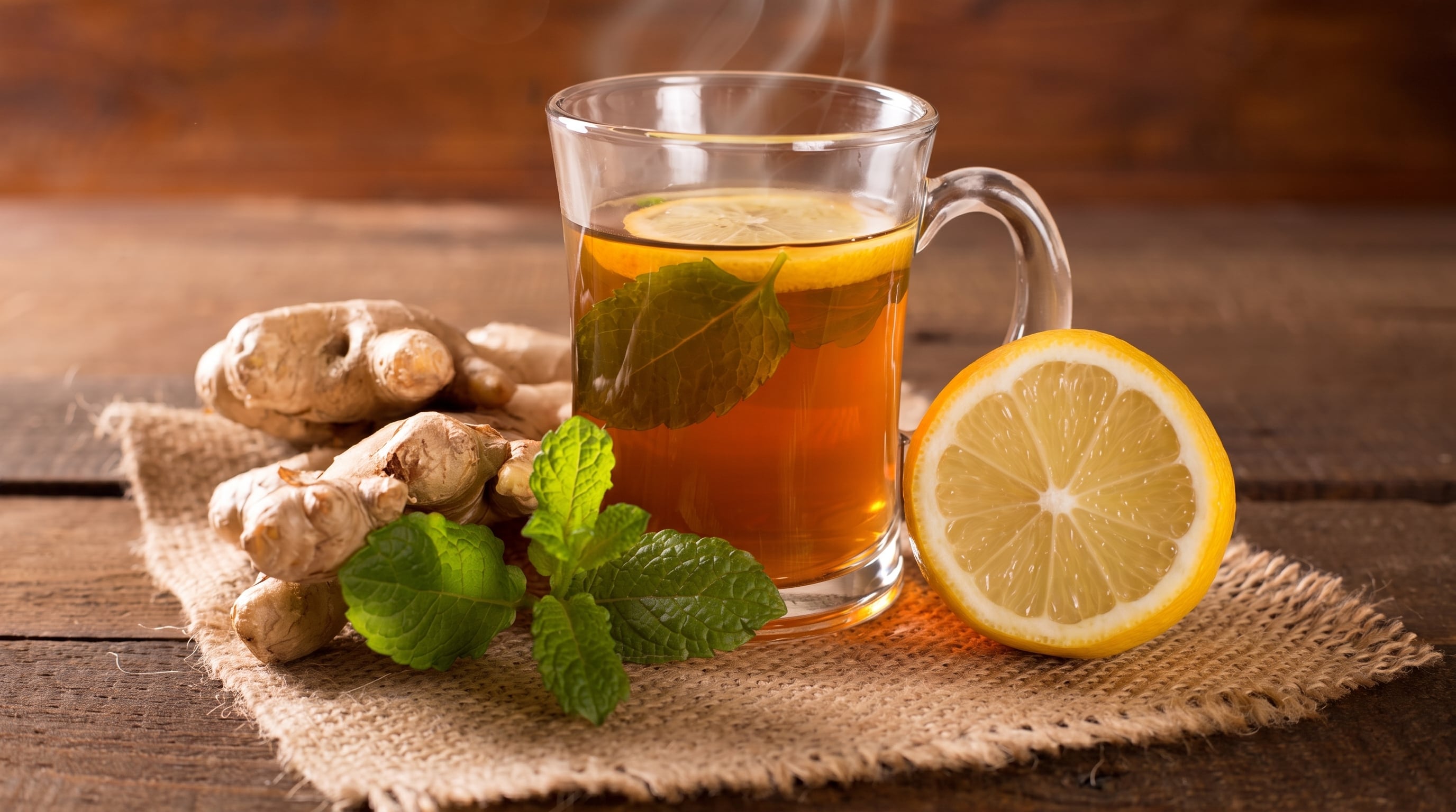 La infusión de jengibre puede colaborar con la descongestión de las vías respiratorias y reducir la irritación de garganta durante el resfrío (Imagen Ilustrativa Infobae)