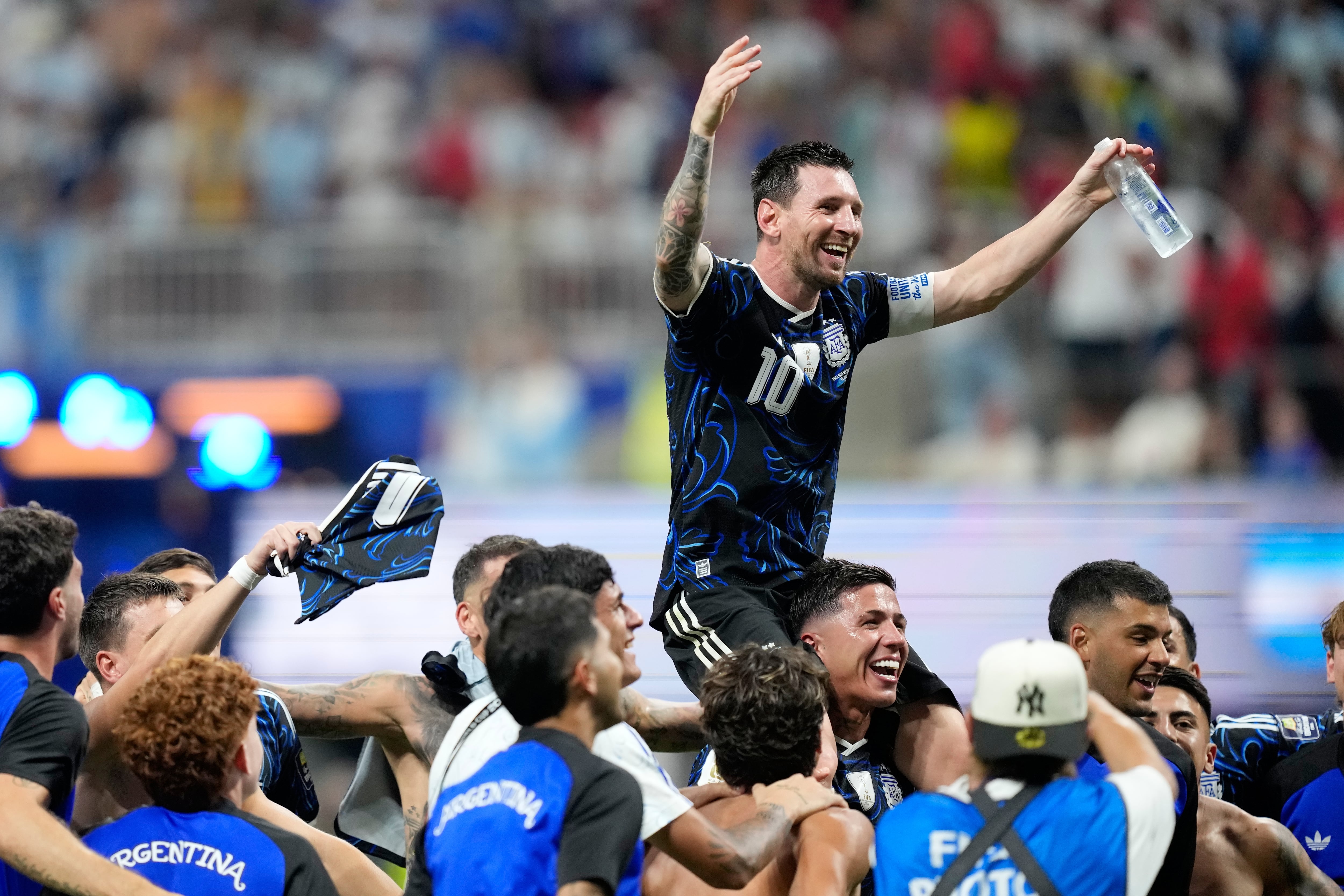 La Selección argentina consolidó su fortaleza mental con otra remontada histórica ante Inglaterra en la Copa del Mundo (AP Foto/Rebecca Blackwell)
