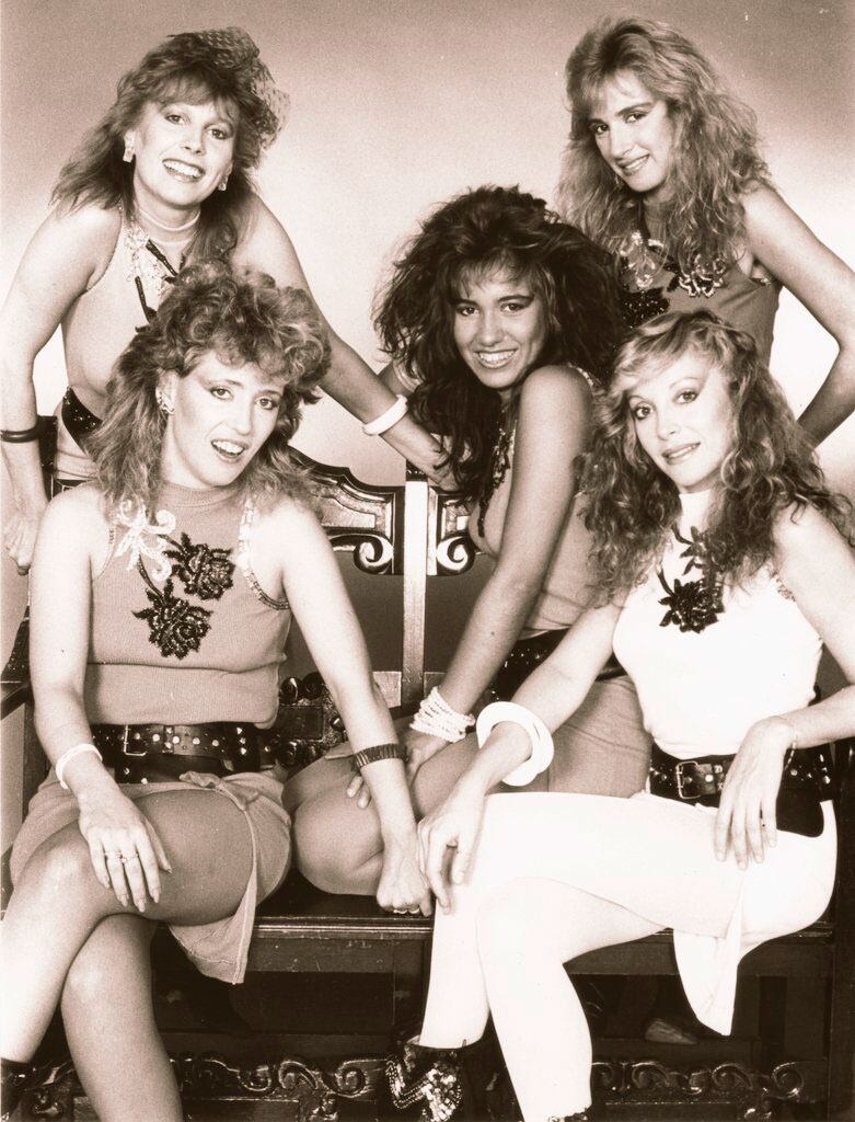 El primer disco de Las Primas vendió un millón y medio de copias. Entre los temas más conocidos estaban