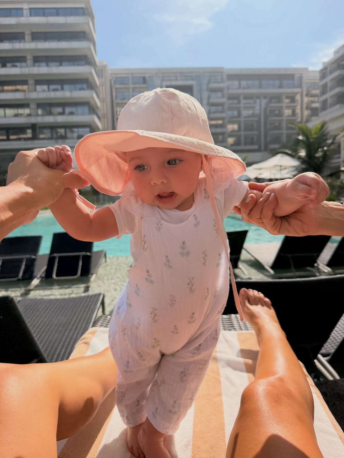 Las vacaciones de Cami Homs con su hija Aitana en Brasil: sol, playa y shopping