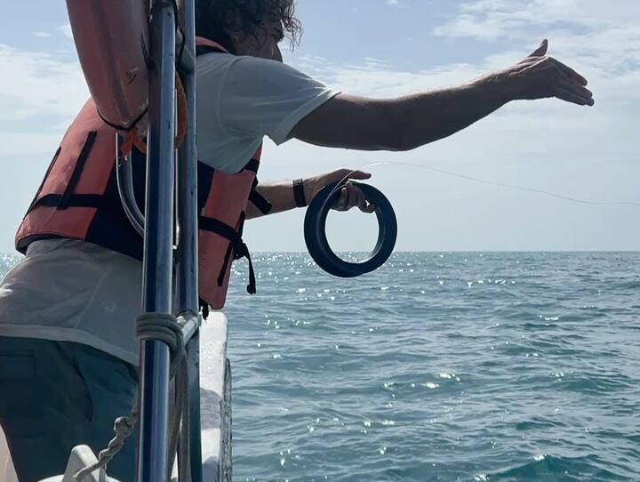 Sbaraglia, a bordo del bote durante una de las excursiones por las aguas de Holbox