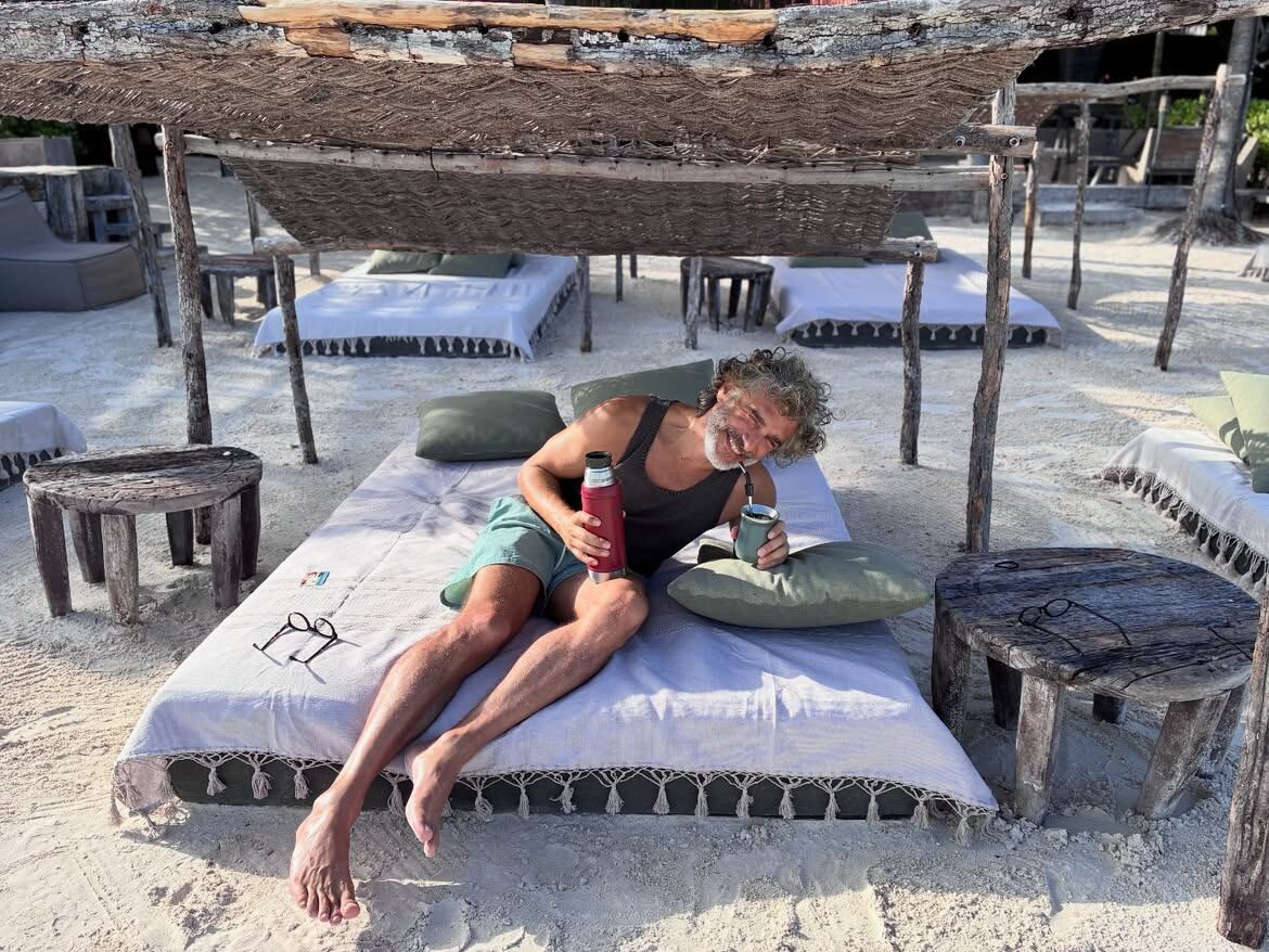 Leonardo Sbaraglia, en modo vacaciones: mate, playa y sin apuro (Instagram)