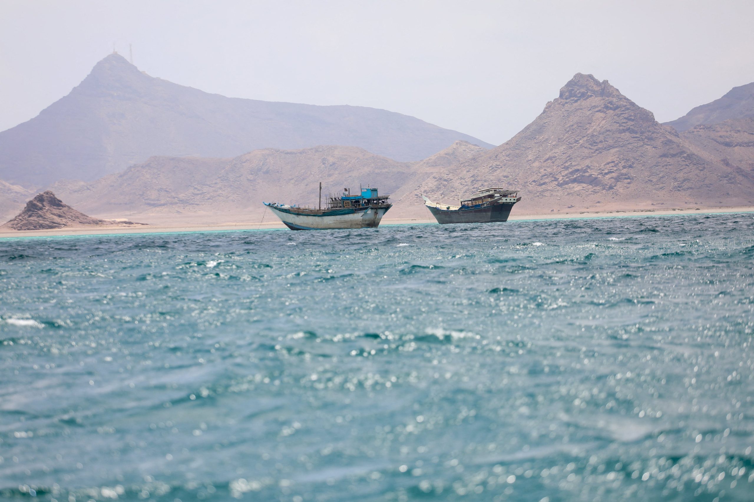 Los hutíes de Yemen declararon un bloqueo naval a Arabia Saudita y abren un nuevo frente en la guerra entre EEUU e Irán