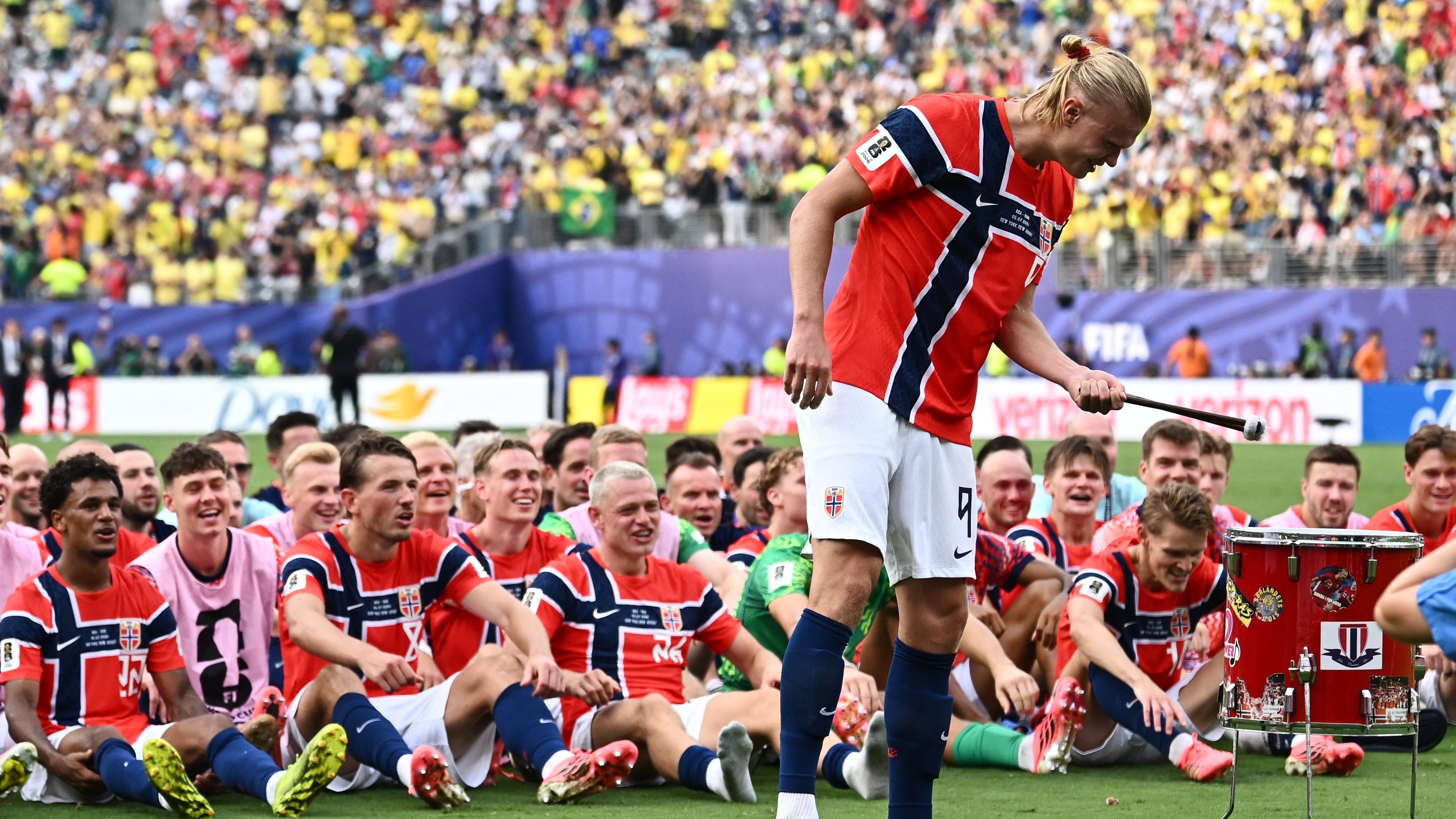 Haaland fue la gran figura al mracar los dos goles de su selección (REUTERS/Dylan Martinez)