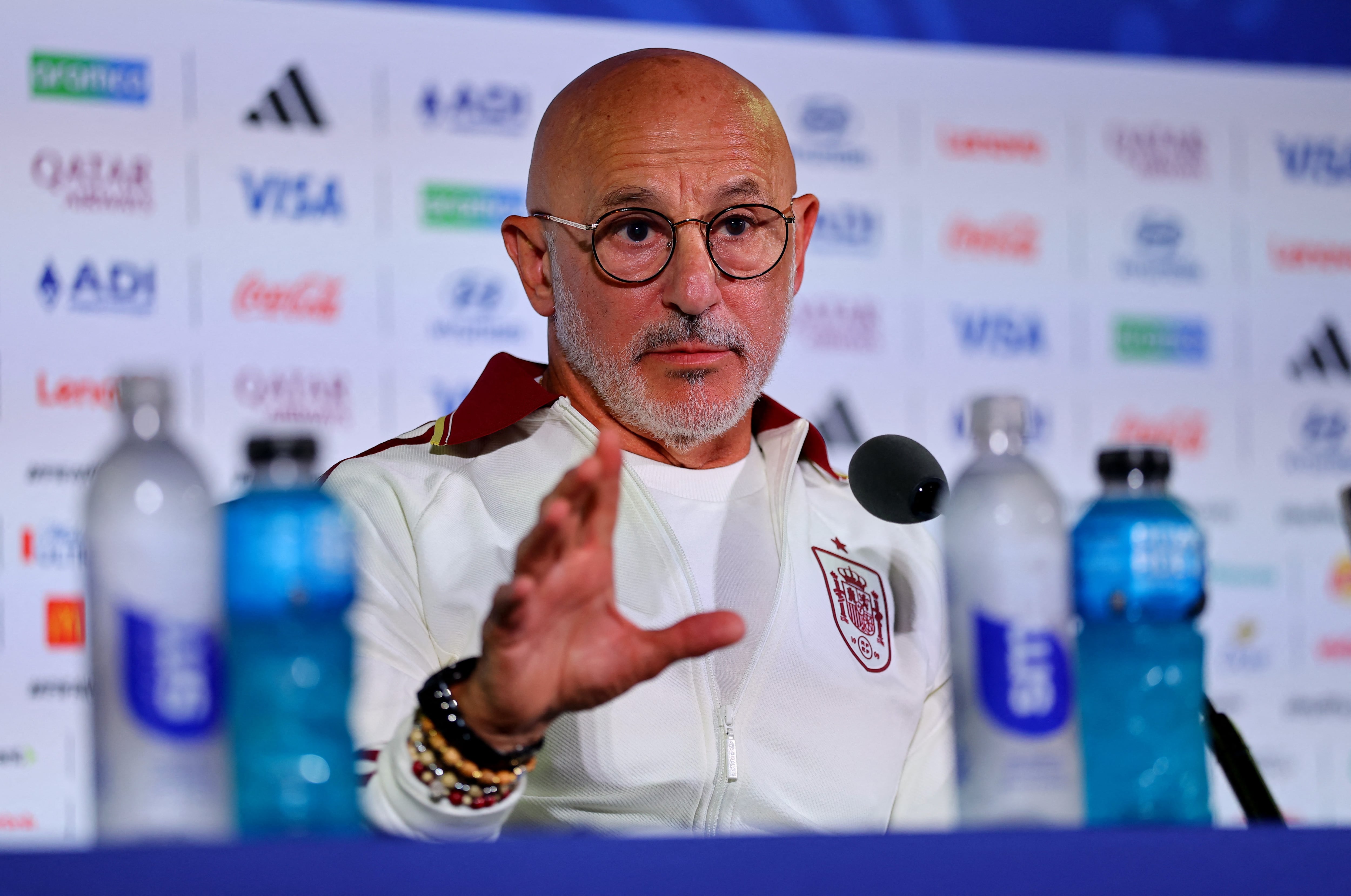 Luis de la Fuente elogió a Lionel Scaloni y a Gustavo Alfaro (REUTERS/Daniel Cole)