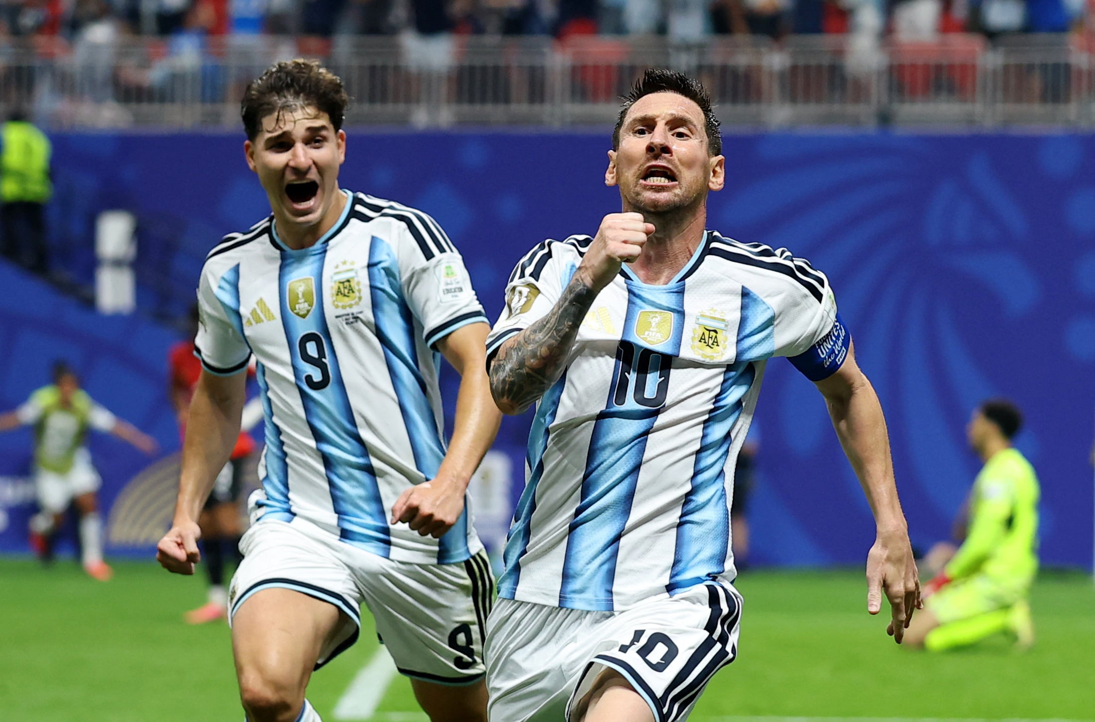 Lionel Messi festeja el gol del empate parcial ante Egipto. Argentina ganó 32-2 un partido inolvidable (REUTERS/Carlos Barria)