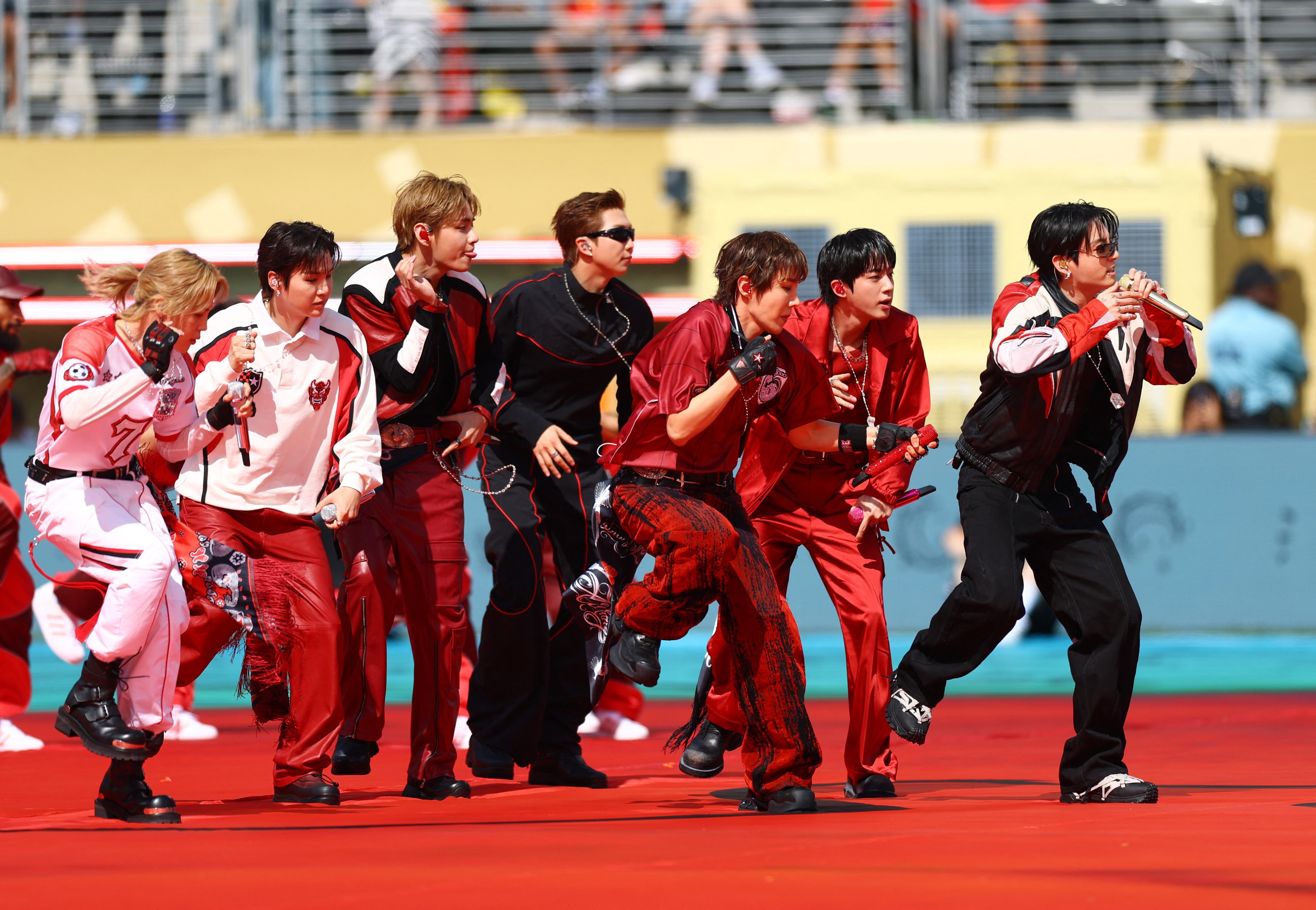 El show de BTS, la exitosísima banda de K-Pop en la final del Mundial (REUTERS/Hannah Mckay)
