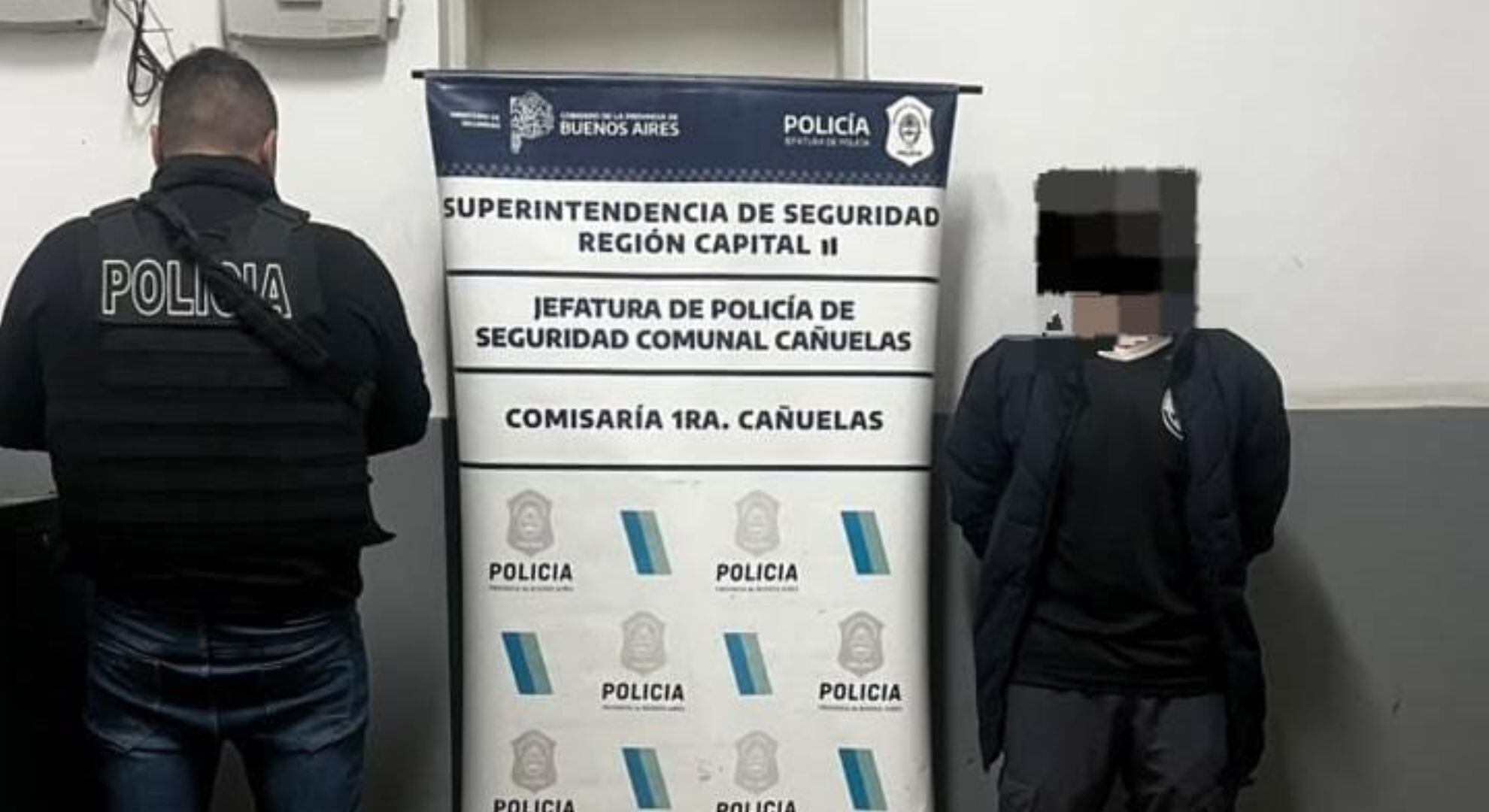 El joven detenido logró ser identificado a partir de los videos grabados por los presentes (Facebook: Fm Stylo 90.3 Villa Mercedes)