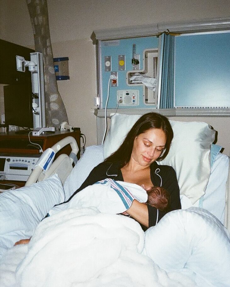 Samantha Trottier publicó también en X el nacimiento de Dalí con la misma frase que usó Hernán Regiardo para presentar a su hija