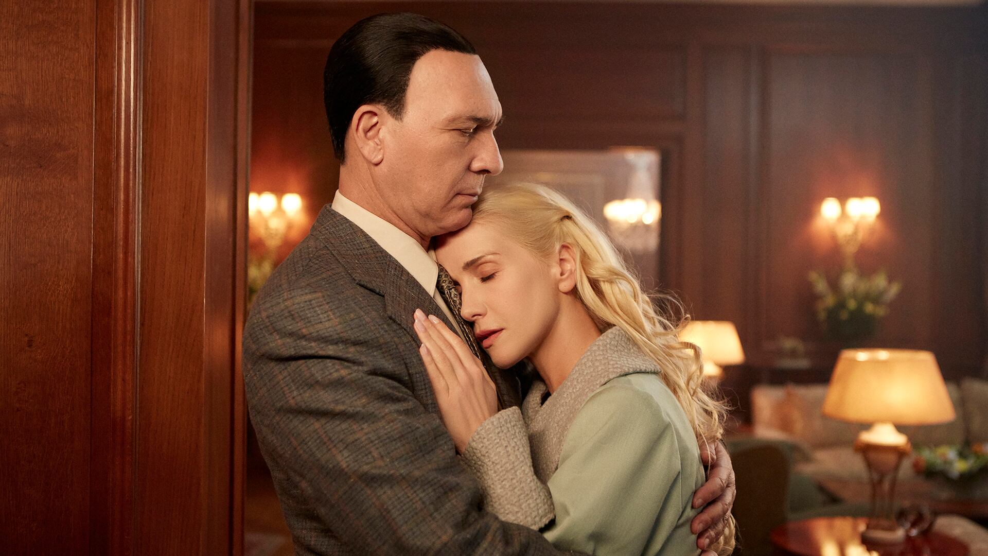 Natalia Oreiro como Eva Perón junto a Darío Grandinetti, el elegido para personificar a Juan Domingo Perón (Star+)