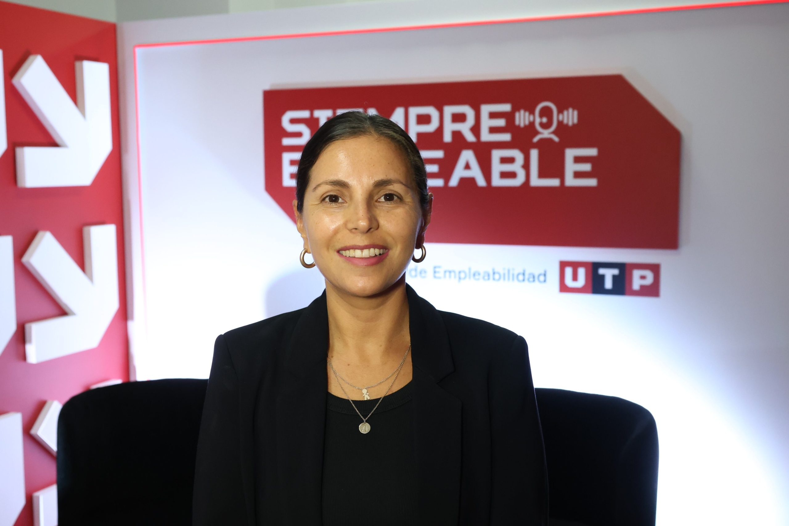 Nuevo espacio sobre empleabilidad reúne a egresados exitosos y líderes empresariales