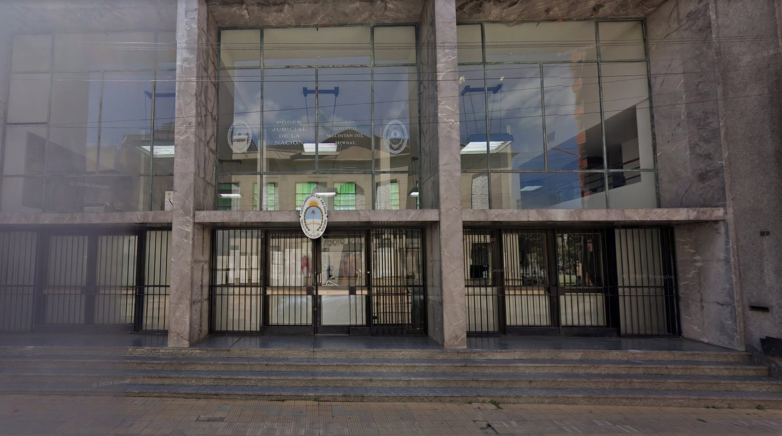 Ordenaron la captura de un hombre que se fugó luego de que lo condenaran por trata y explotación de personas