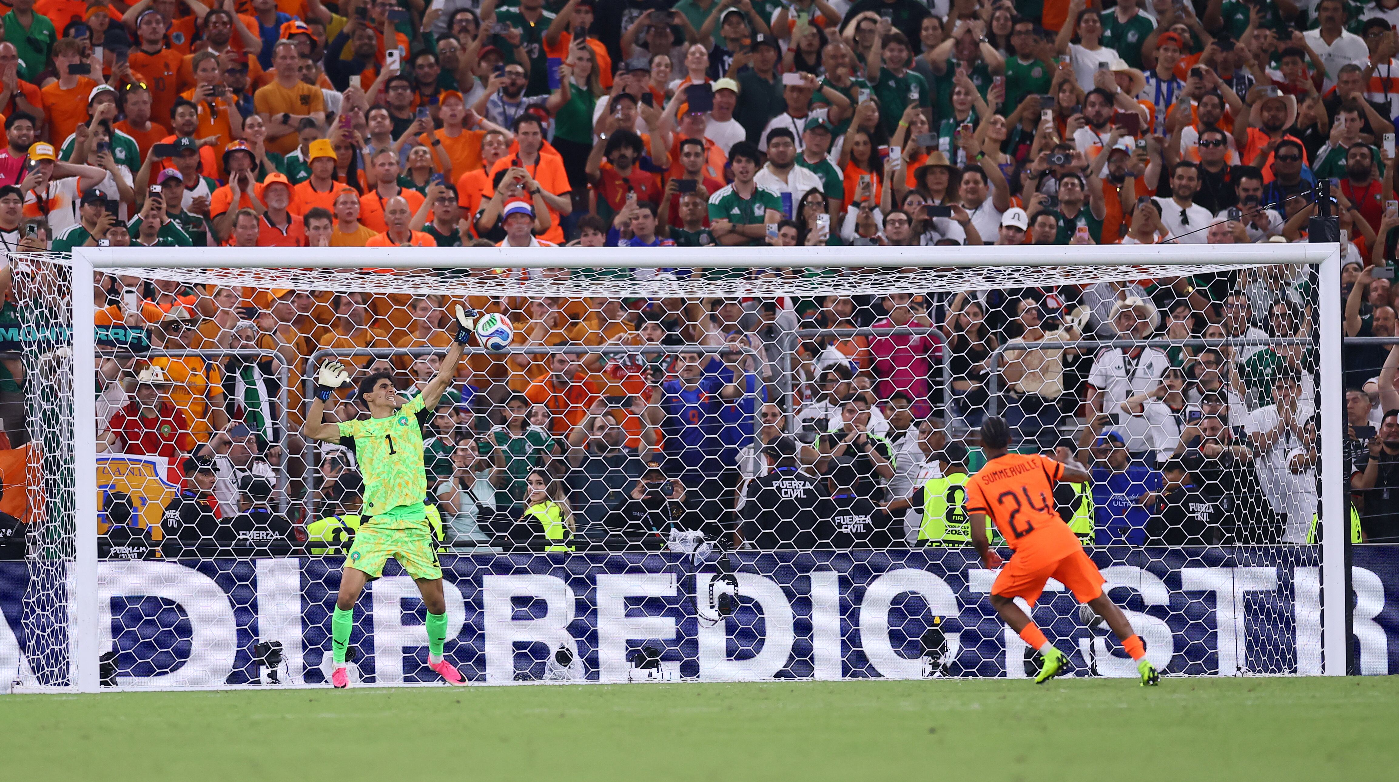 La neurociencia y la psicología deportiva indican que la ansiedad, el miedo al fallo y la percepción del entorno influyen en la ejecución del penal (REUTERS/Eloisa Sanchez)