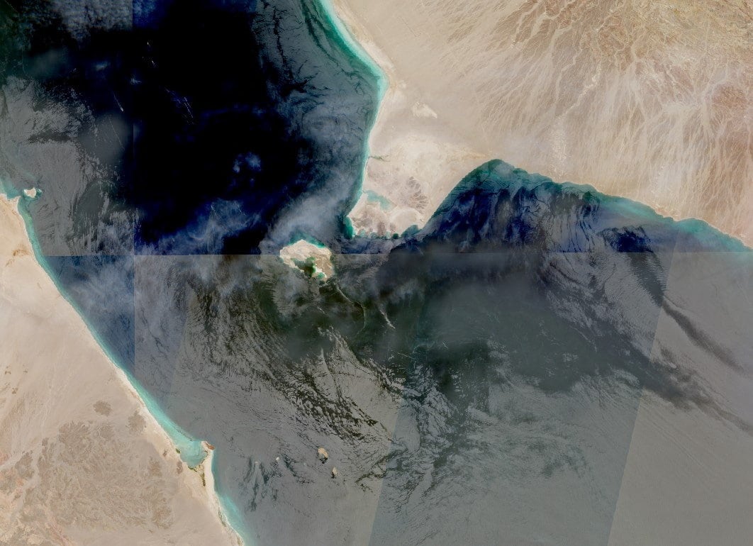 Piratas somalíes tomaron el control de un buque tanque en el Golfo de Adén mientras Irán amenaza con cerrar el mar Rojo