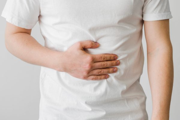 Por qué el ardor de estómago después de comer puede ser algo más que una simple molestia digestiva