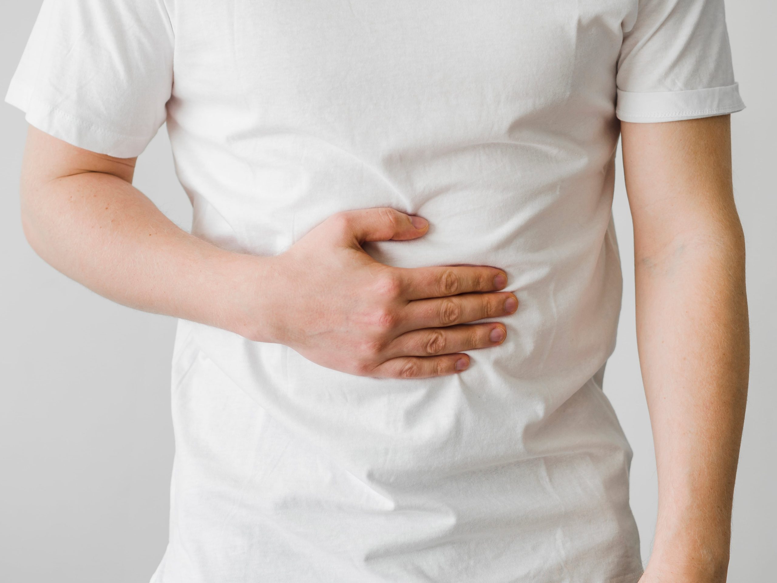Por qué el ardor de estómago después de comer puede ser algo más que una simple molestia digestiva
