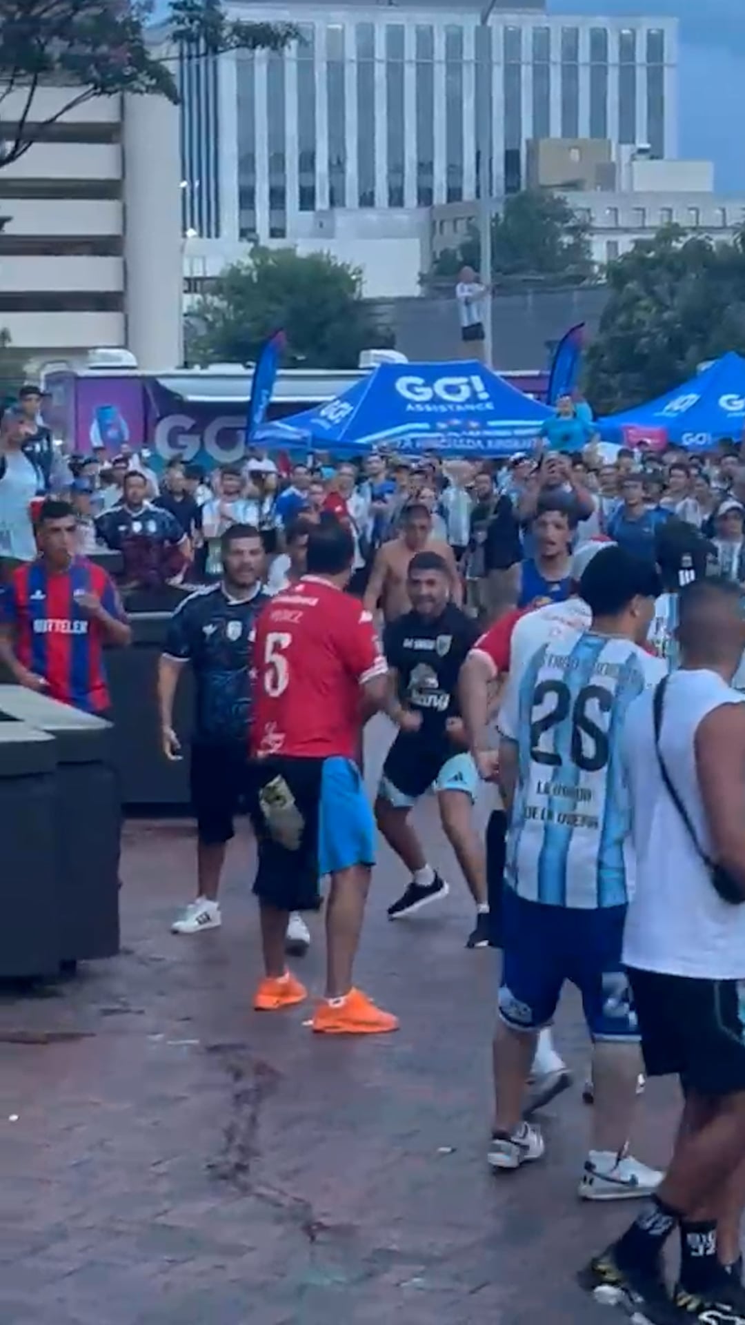 El Gobierno les aplicará derecho de admisión a siete barras que participaron de la pelea en Estados Unidos