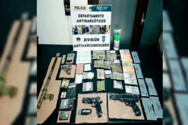 Secuestraron más de 300 dosis de cocaína y armas tras operativos de narcomenudeo en Neuquén