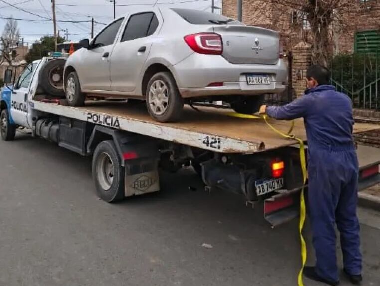 El vehículo incautado durante el allanamiento en Cutral Co, utilizado presuntamente para el traslado y distribución de estupefacientes