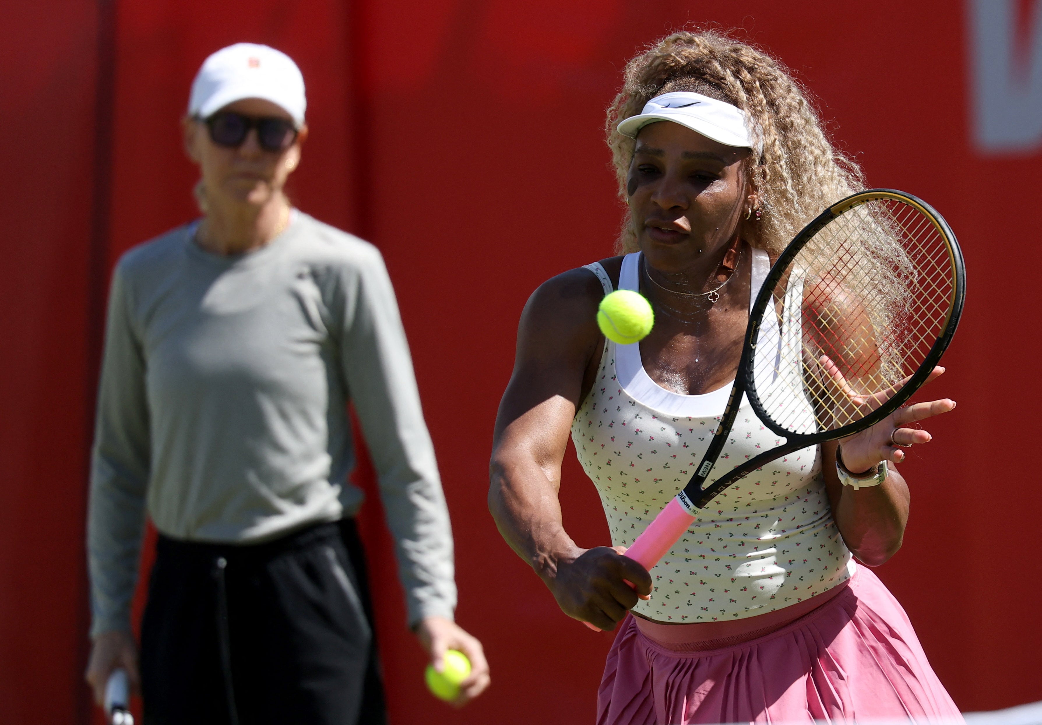 El cuerpo técnico de Serena Williams define el futuro inmediato de la tenista en función de su evolución física y los plazos de rehabilitación (REUTERS/Toby Melville)