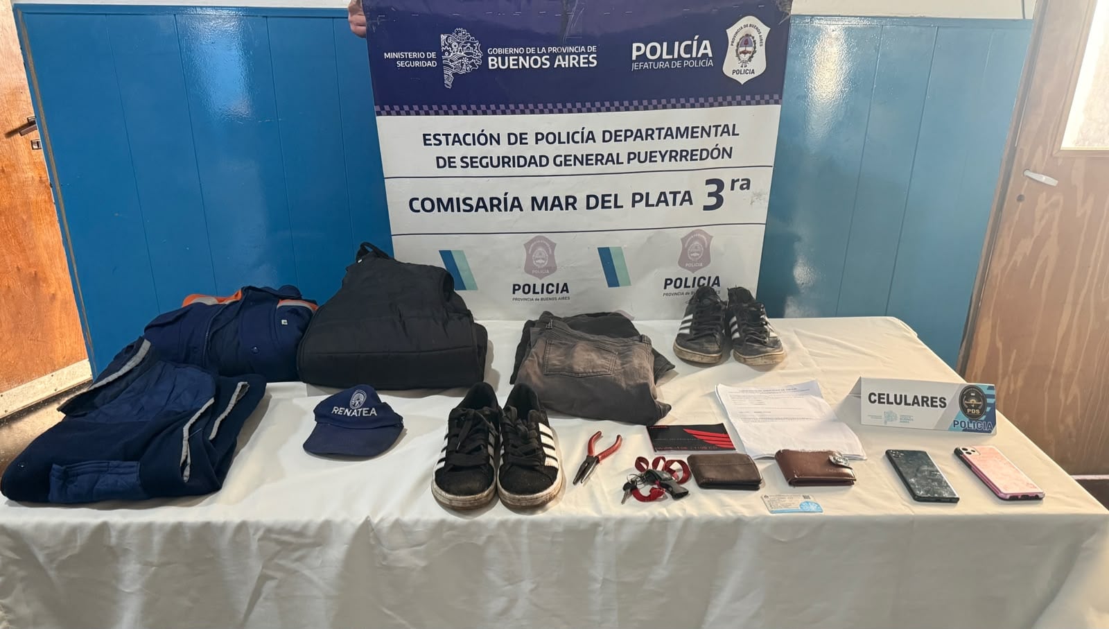 Los elementos secuestrados en otro de los domicilios allanados