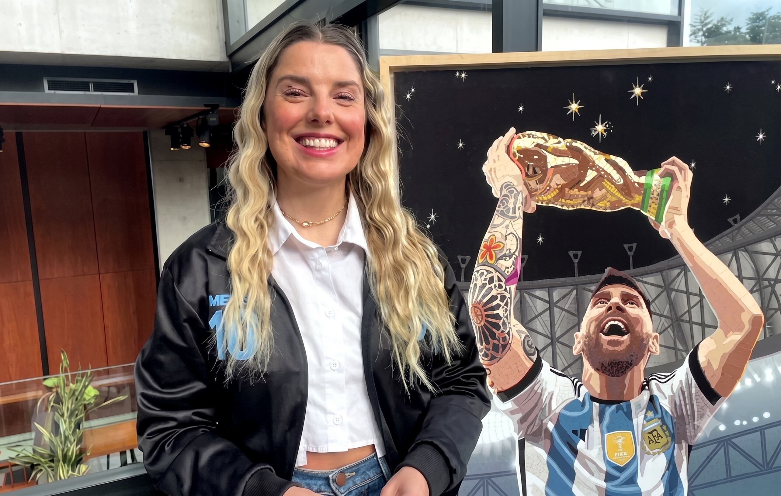 Mercedes Moréteau creó un retrato de Lionel Messi con casi un millón de emojis y trabajó dos años en la obra (Captura de video)
