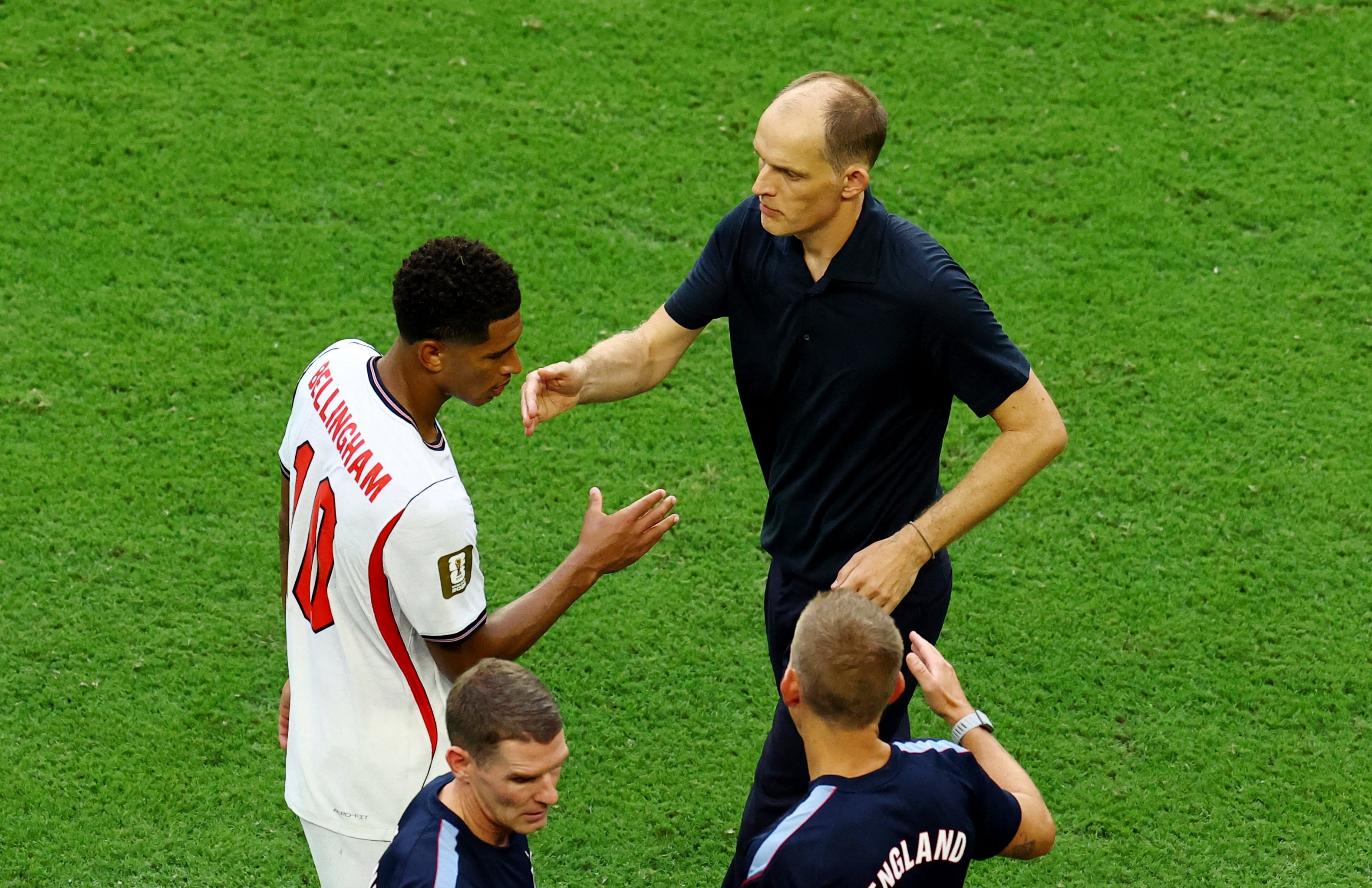 Thomas Tuchel saluda a Jude Beelingham tras el partido ante Noruega por el Mundial (REUTERS/Marco Bello)