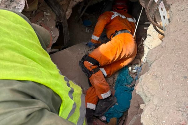 Terremotos en Venezuela: cómo trabajan los rescatistas argentinos en un edificio que colapsó durante una fiesta infantil